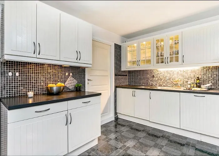 ***upscale***city Center* *
